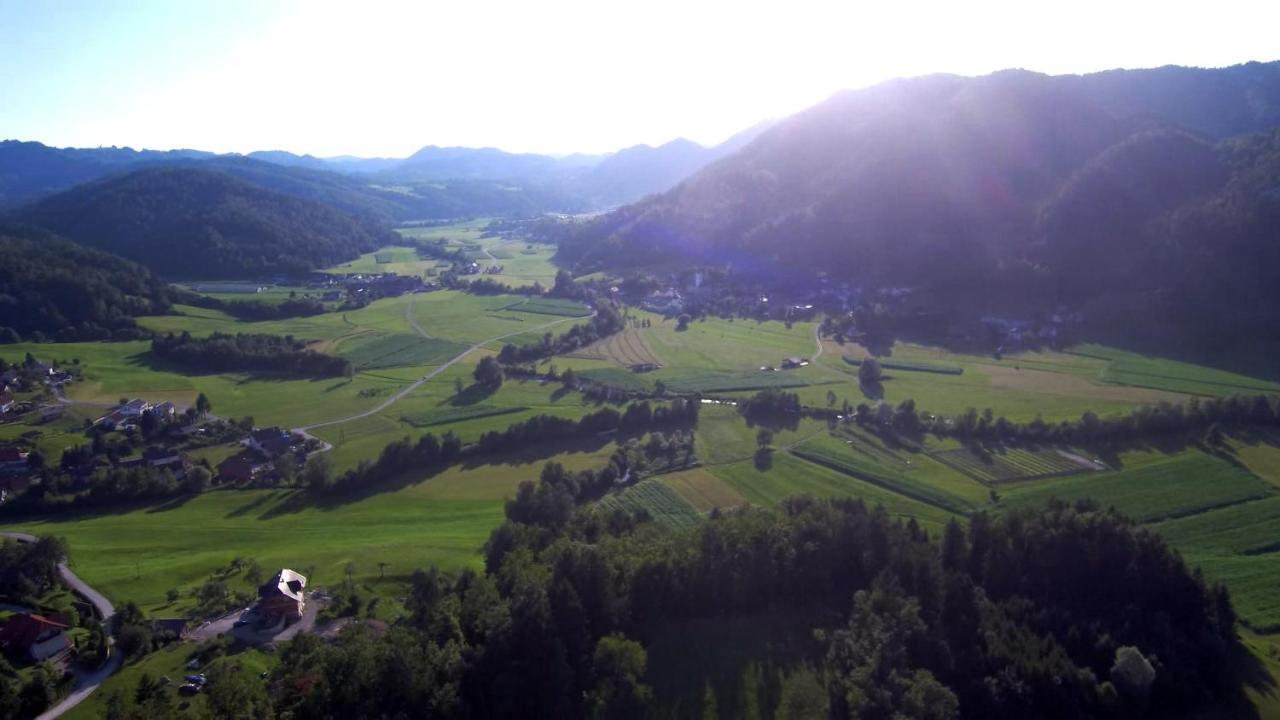 B&B Cerne Polhov Gradec Buitenkant foto