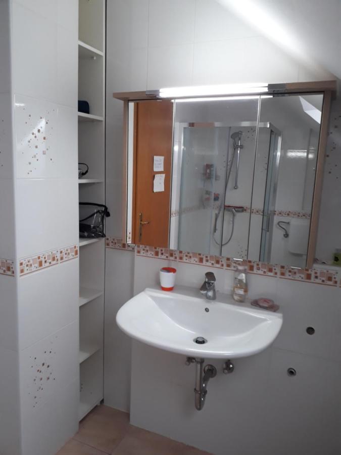 B&B Cerne Polhov Gradec Buitenkant foto