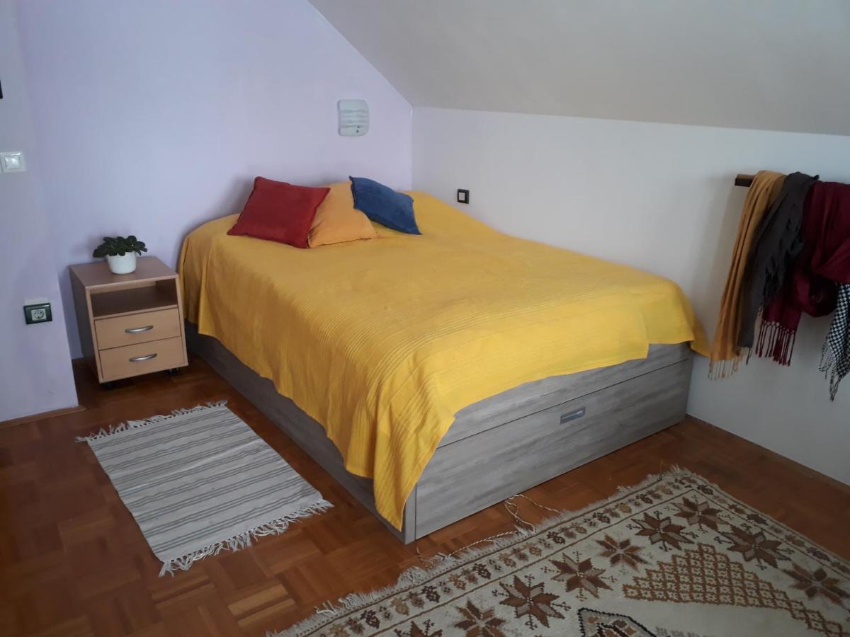 B&B Cerne Polhov Gradec Buitenkant foto