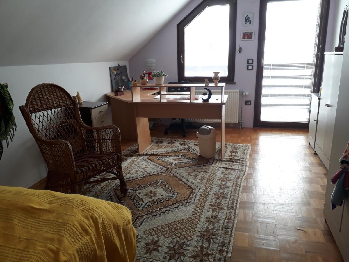 B&B Cerne Polhov Gradec Buitenkant foto