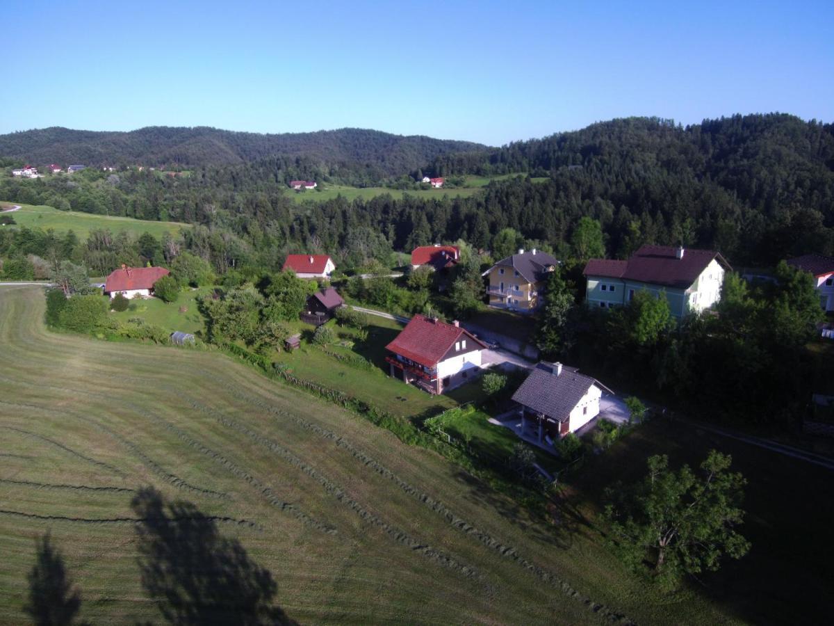 B&B Cerne Polhov Gradec Buitenkant foto