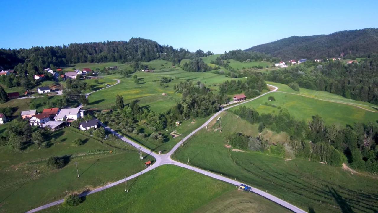 B&B Cerne Polhov Gradec Buitenkant foto