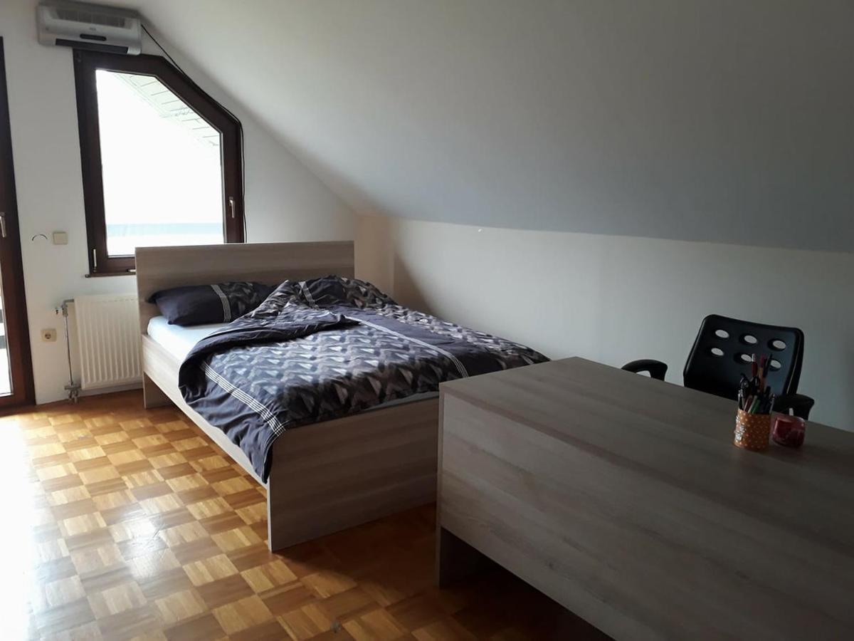 B&B Cerne Polhov Gradec Buitenkant foto