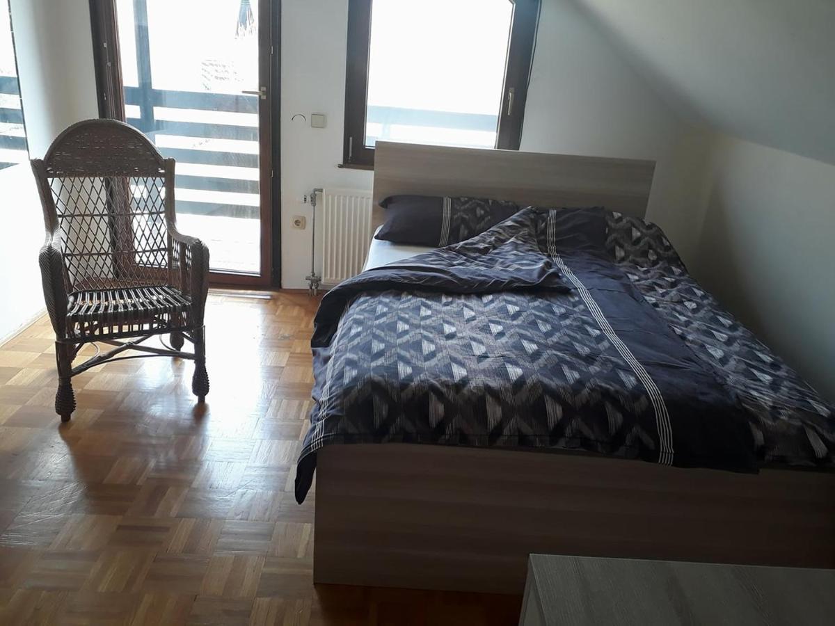 B&B Cerne Polhov Gradec Buitenkant foto