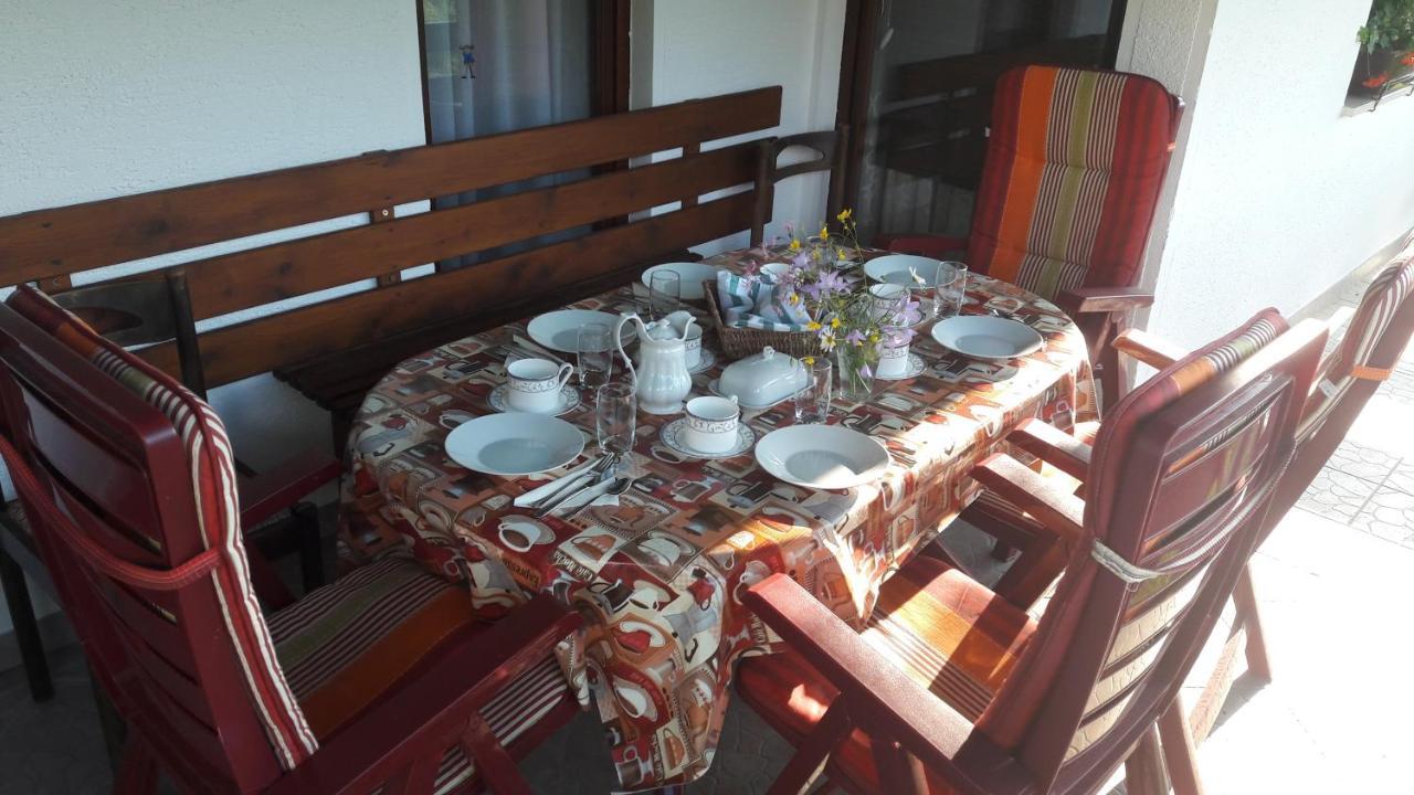 B&B Cerne Polhov Gradec Buitenkant foto